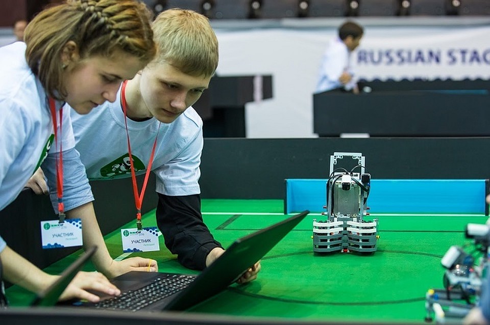 Робототехника с каждым годом становится популярнее у детей и молодежи. Фото: robocuprussiaopen.ru