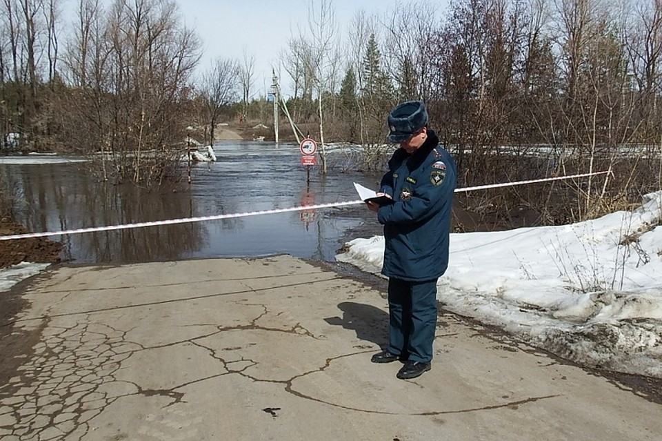 Большая вода поглощает мосты Самарской области