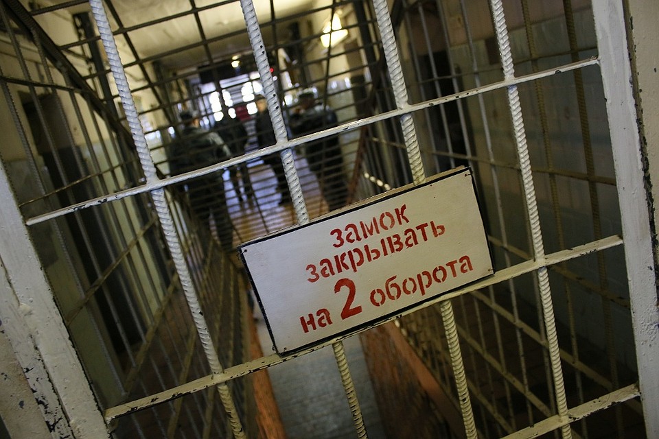В Великих Луках задержаны двое мужчин за попытку вынести из магазина спиртное и кофе.