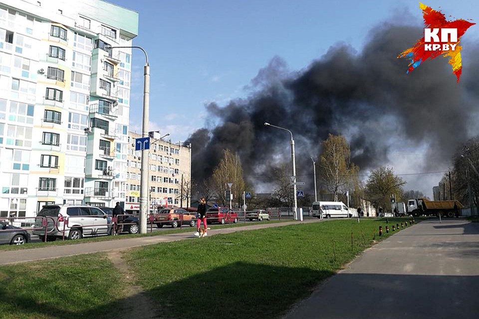 В Минске загорелся опытно-механический завод Белбыта.