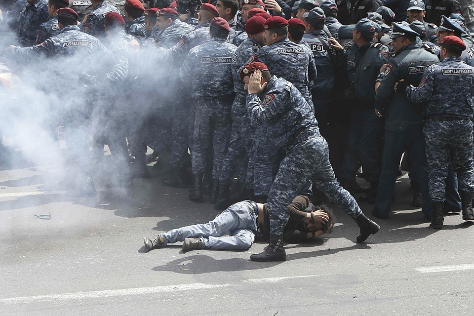 Полиция на улицах Еревана.