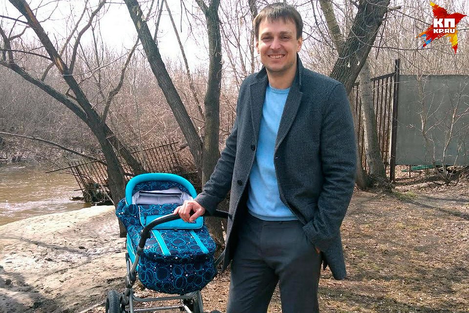 На прогулке Миша - идеальный ребенок. А идеальный ребенок - спящий ребенок!