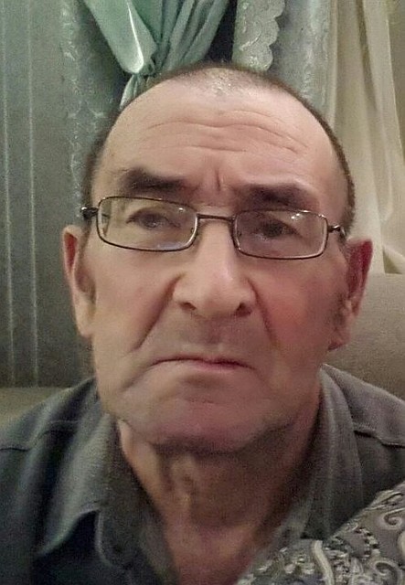 Мужчина страдает провалами в памяти после инсульта