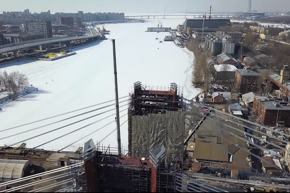 Над мостом руферы запустили квадрокоптер. Фото: скриншот видео