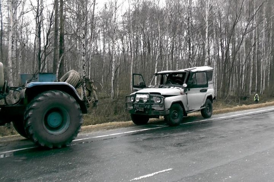 Машину пришлось переворачивать и ставить обратно на колеса. Фото: ГУ МВД по Свердловской области