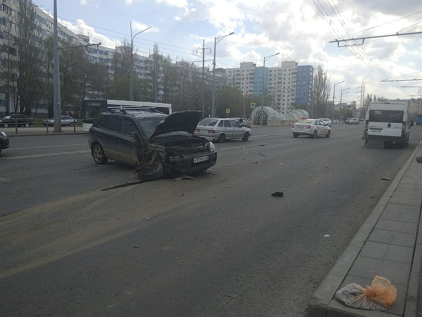 Машины столкнулись весьма сильно
