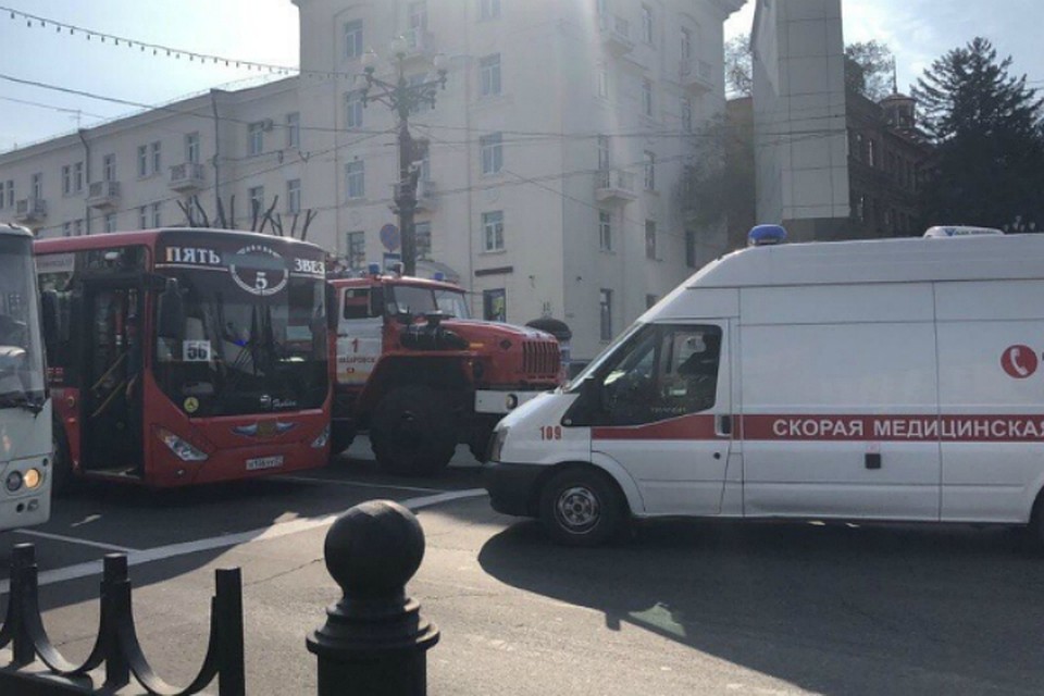 Четыре машины скорой помощи приехали на ДТП в центре Хабаровска
