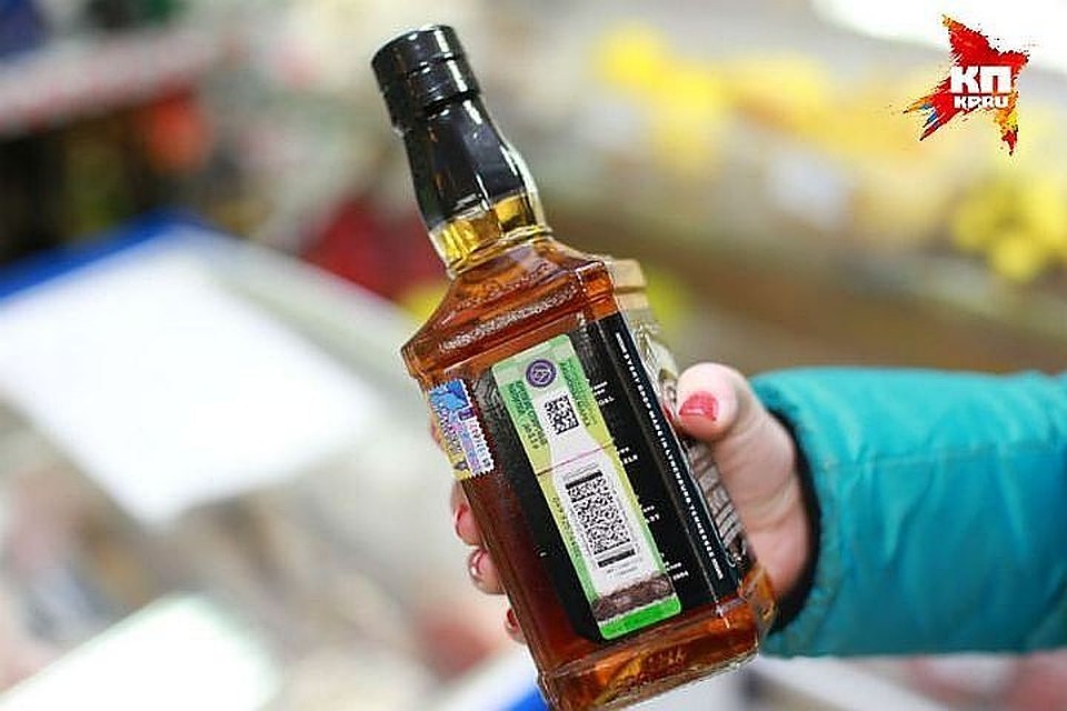 Даже если напиток не поддельный, его продажа без акцизных марок строго запрещена - фактически, это контрабанда или "серый" товар