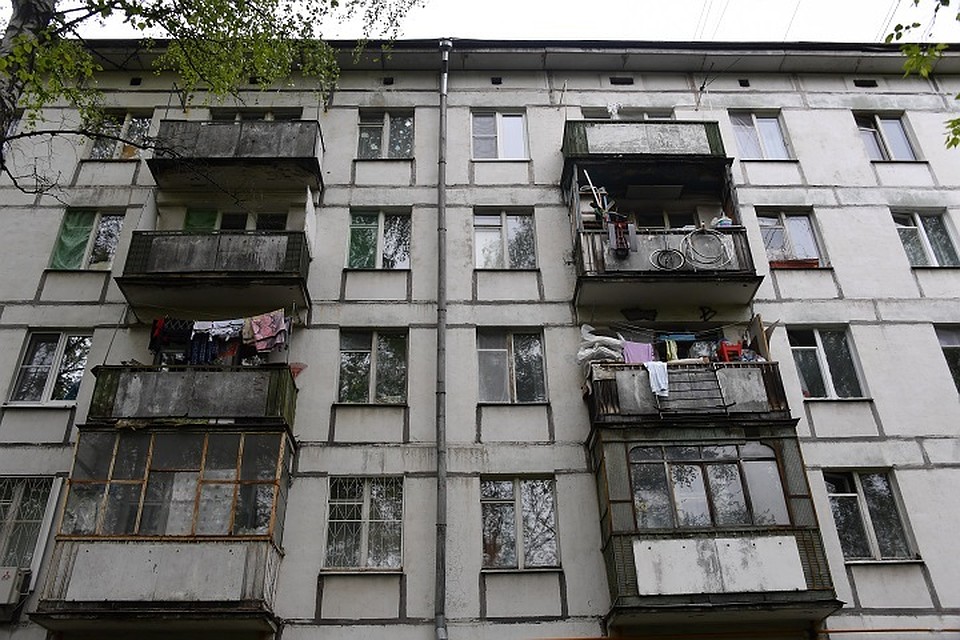 Тело 16-летней девушки обнаружили во дворе дома на проспекте Толбухина