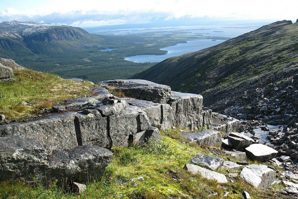 Гора Нинчурт, что рядом со знаменитым Сейдозером. Фото: Росгеология