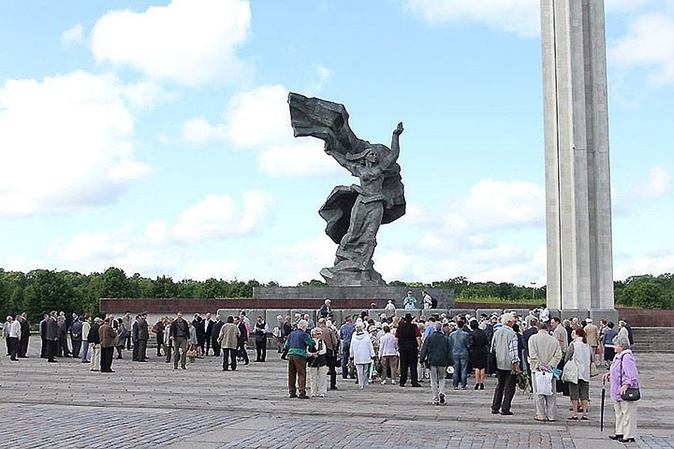 В Латвии националисты мечтают расправиться с памятником Освободителям Риги от немецко-фашистских захватчиков. Фото: с сайта BaltNews.lv
