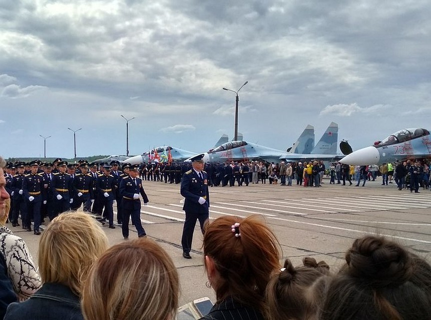 Начался праздник с парада
