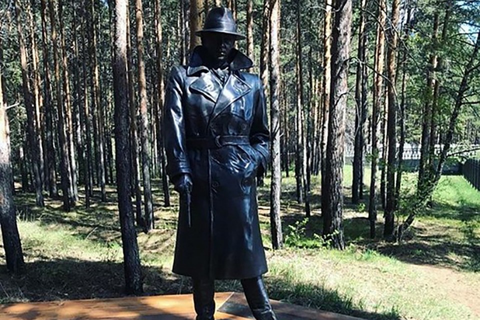 Памятник Глебу Жеглову установили в Ангарске