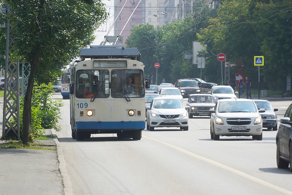 Позже на этих улицах установят камеры видеонаблюдения, фиксирующие автомобилистов, выезжающих на "чужую" полосу