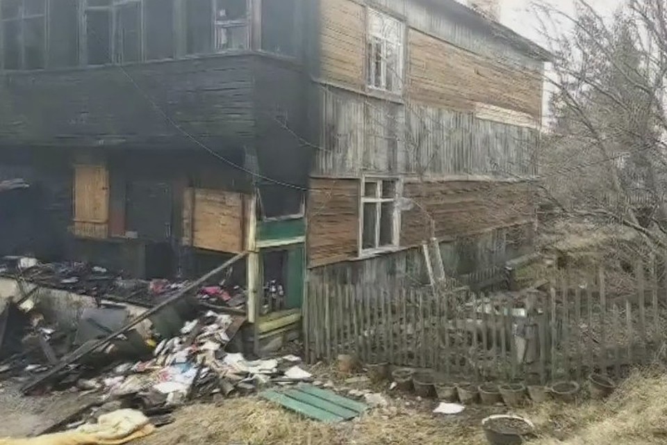 В Иркутской области полицейские спасли людей на пожаре и задержали предполагаемого поджигателя жилого дома.