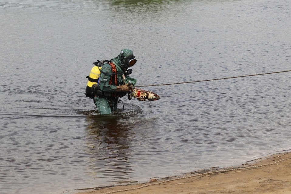 Водолазы обследуют дно водоемов. Фото: 62.mchs.gov.ru