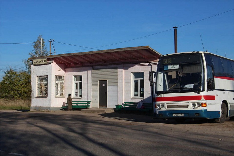 Сейчас пассажиры вынуждены ждать автобусы в одноэтажном здании без туалета и других удобств. Фото: polisto.ru