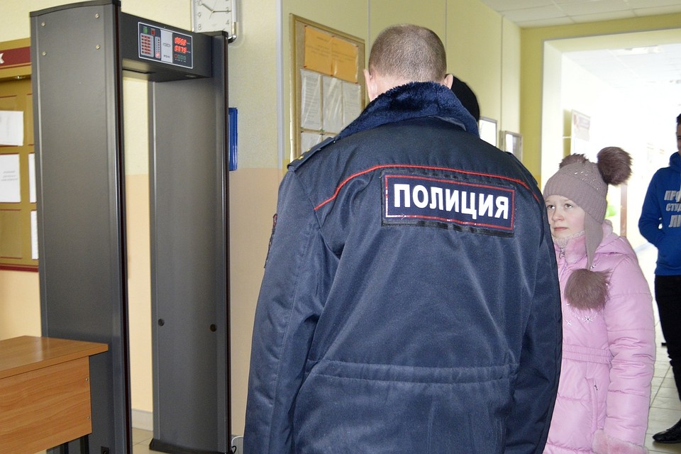 Полиция будет дежурить в каждой школе