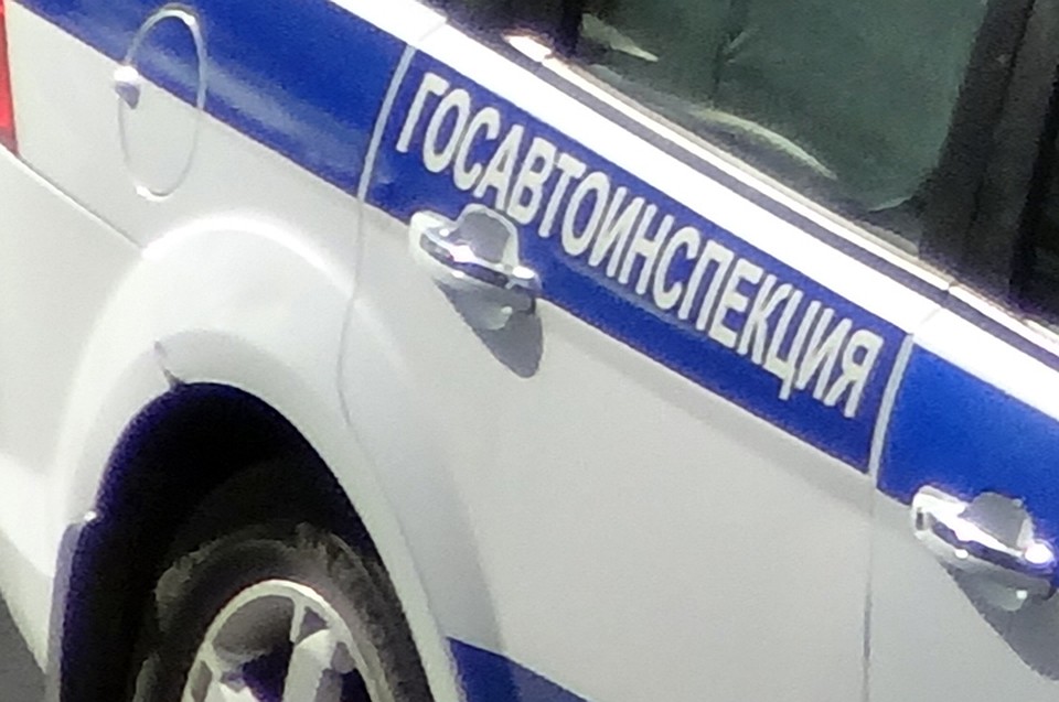 В Ноябрьске водитель наехал на препятствие и попал в больницу
