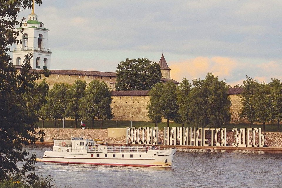 Теплоход "Псков" на реке Великой. Фото предоставлено капитаном судна.