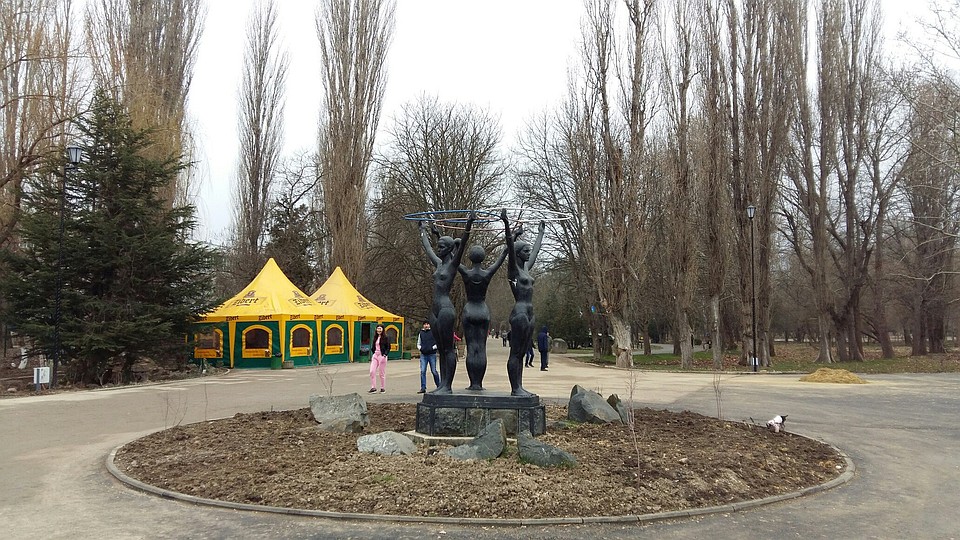 В парке станет больше аллей, клумб и деревьев.