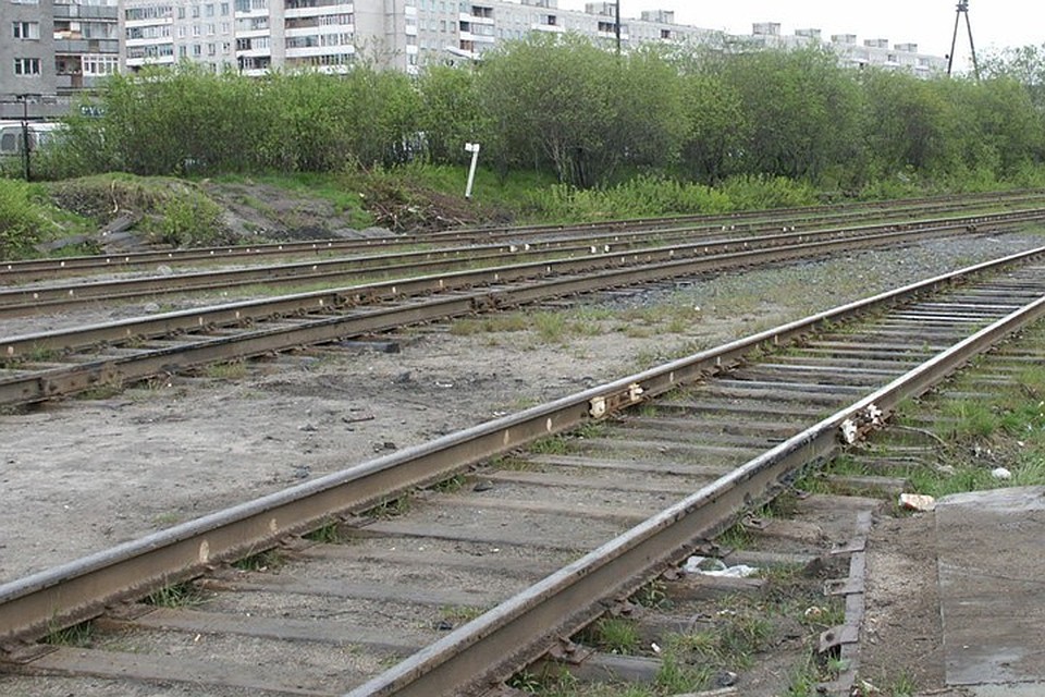 В Мурманской области на апатитском филиале "РЖД" произошло несчастье - умер рабочий. Сейчас, спустя полтора месяца, дело наконец-то передали в суд. Что решит Фемида, узнаем уже совсем скоро.
