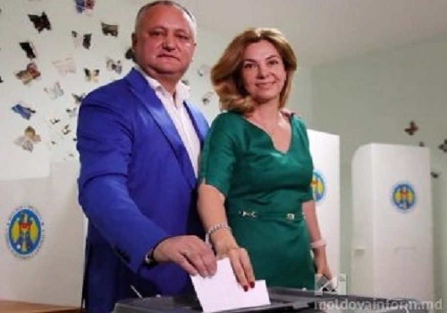 Игорь Додон голосовал вместе с женой (Фото: пресс-служба президента Молдовы).