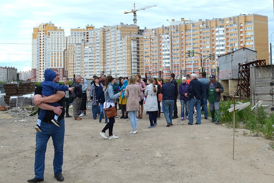 После прямой линии дольщики вышли к своим недостроенным домам