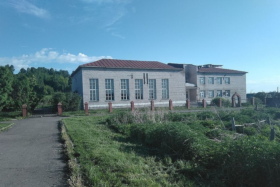 Старосуртайская школа. Фото предоставлено местными жителями.