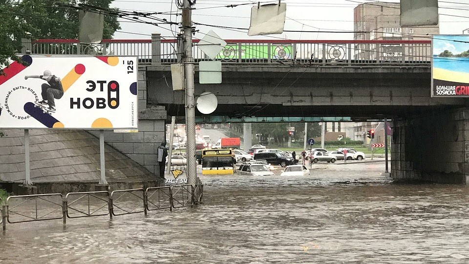 ЖД переезд на площади Трубникова стал непреодолимой водной преградой.