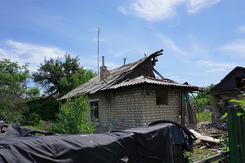 Зайцево опять под огнём. Повреждена кровля жилого дома