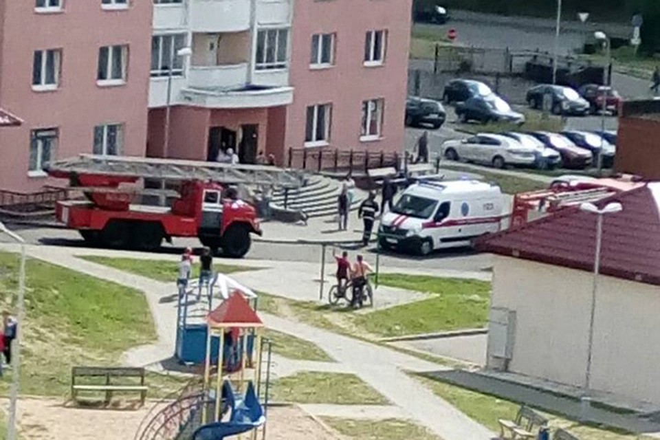 По одной из версий, мальчик, упавший с высотки в Витебске, хотел сделать селфи. Фото: социальные сети.