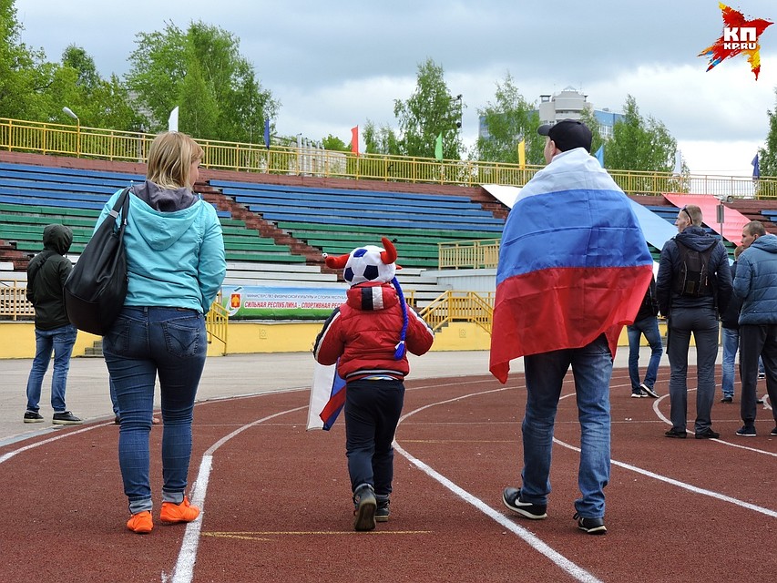 Сыктывкарцы целыми семьями приходили в сыктывкарскую фан-зону