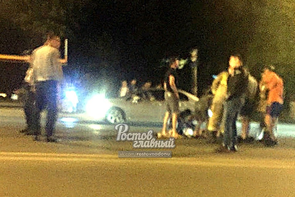 Фото с места ДТП из группы ВК "Ростов Главный".