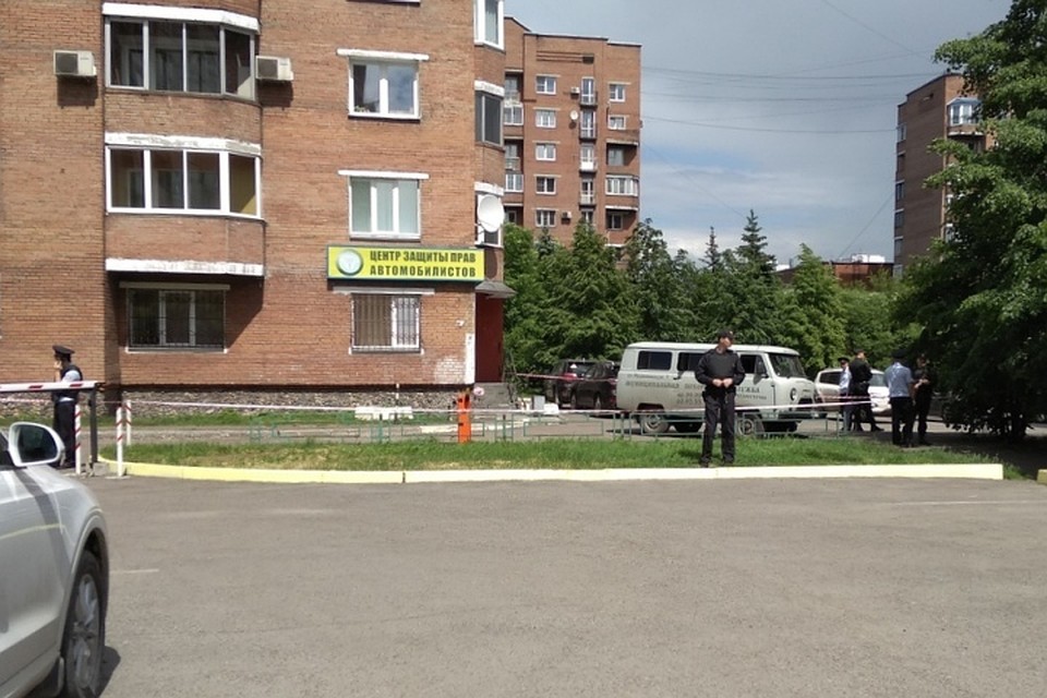 Мужчина убил бывшую супругу возле дверей офиса.