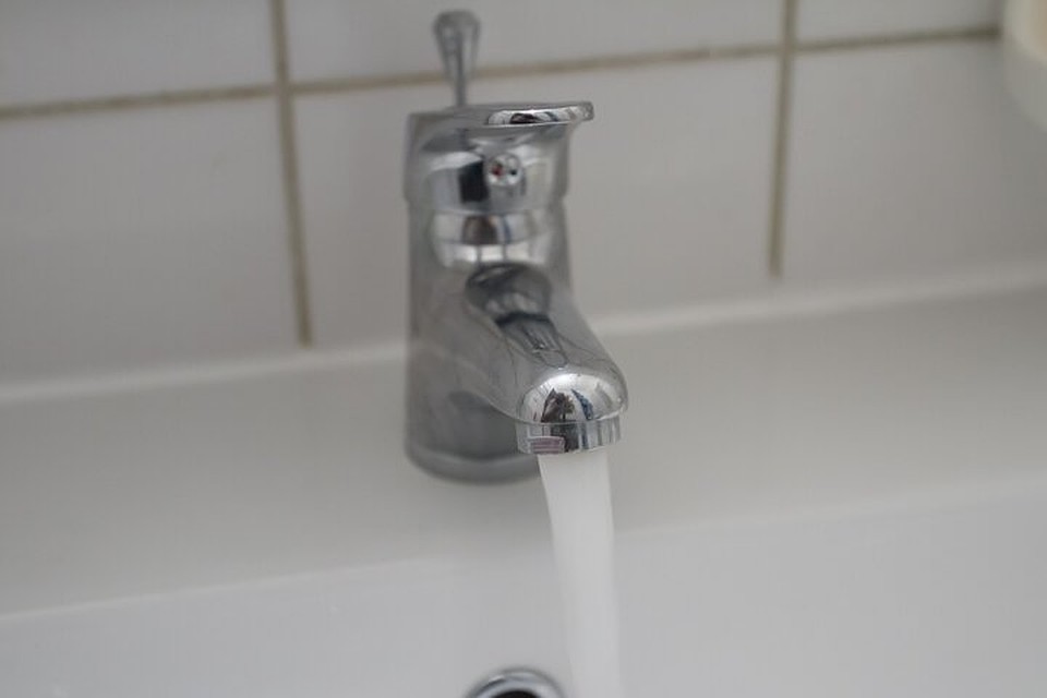 Жителям 65 многоквартирных домов дали воду на неделю раньше