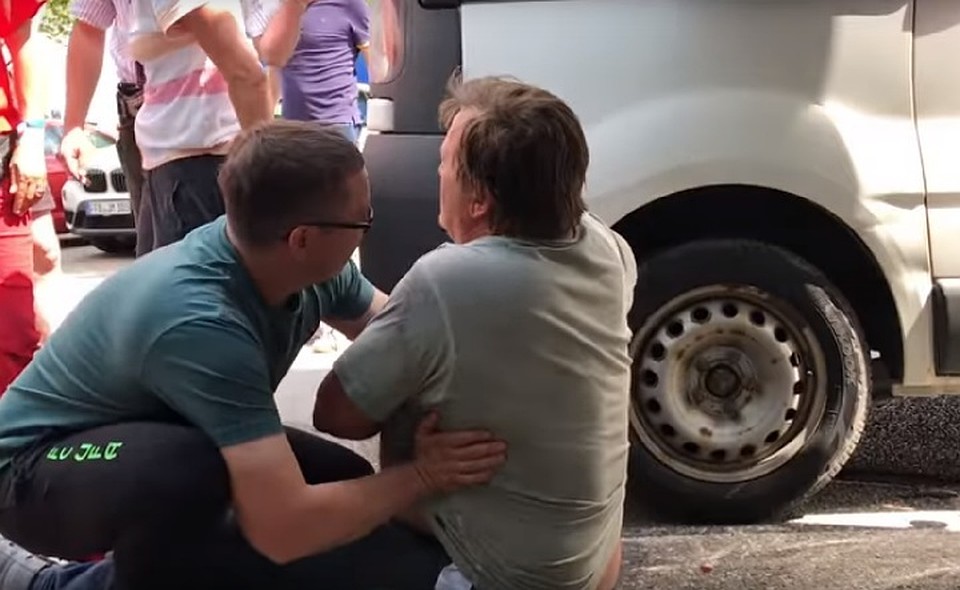 Врач ФК «Уфа» оказал первую помощь водителю автобуса в Австрии