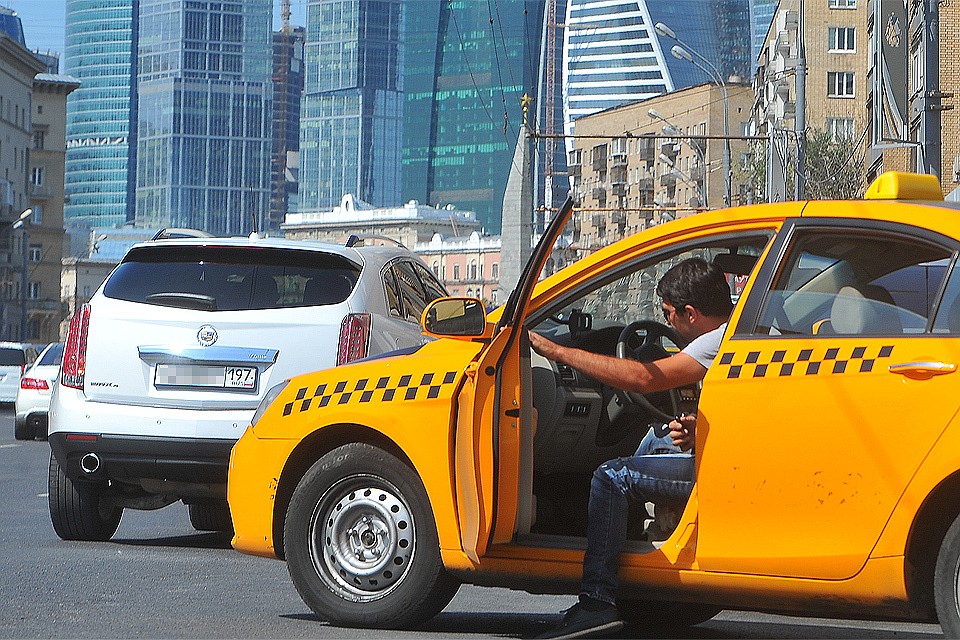 Водитель Uber завез пассажирку в безлюдное место и предпринял попытку изнасилования.