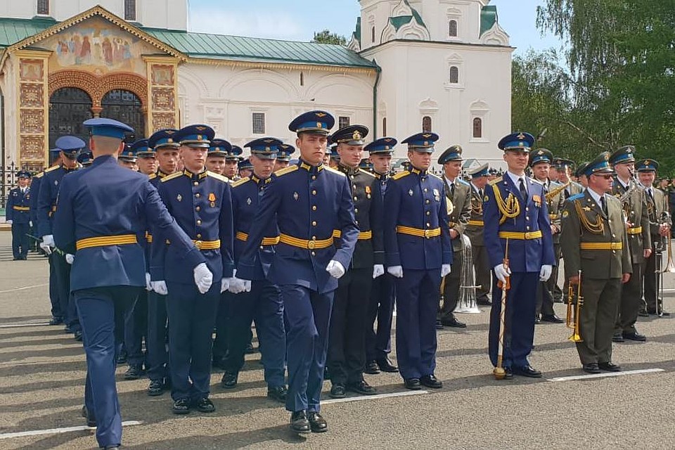 С экзаменами справились все выпускники.