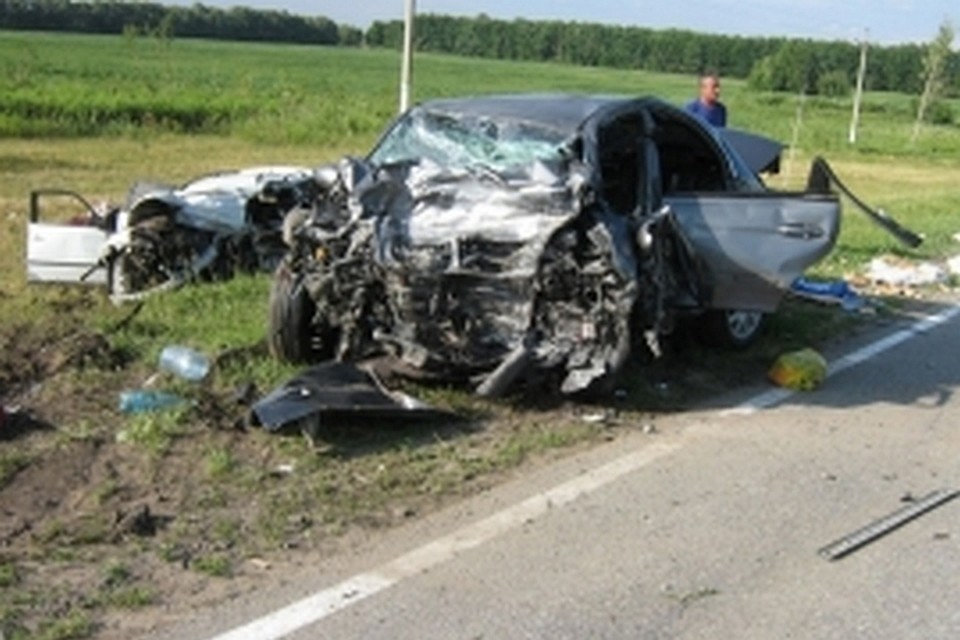 В аварии погибли 8 человек, включая двоих детей