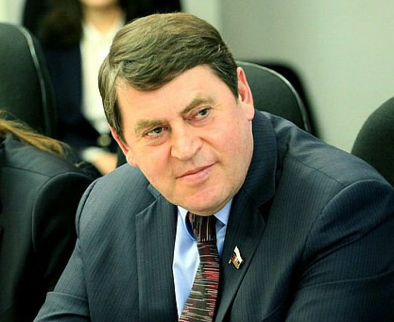 Геннадий Макин не стал дожидаться конца года - ушел пораньше.