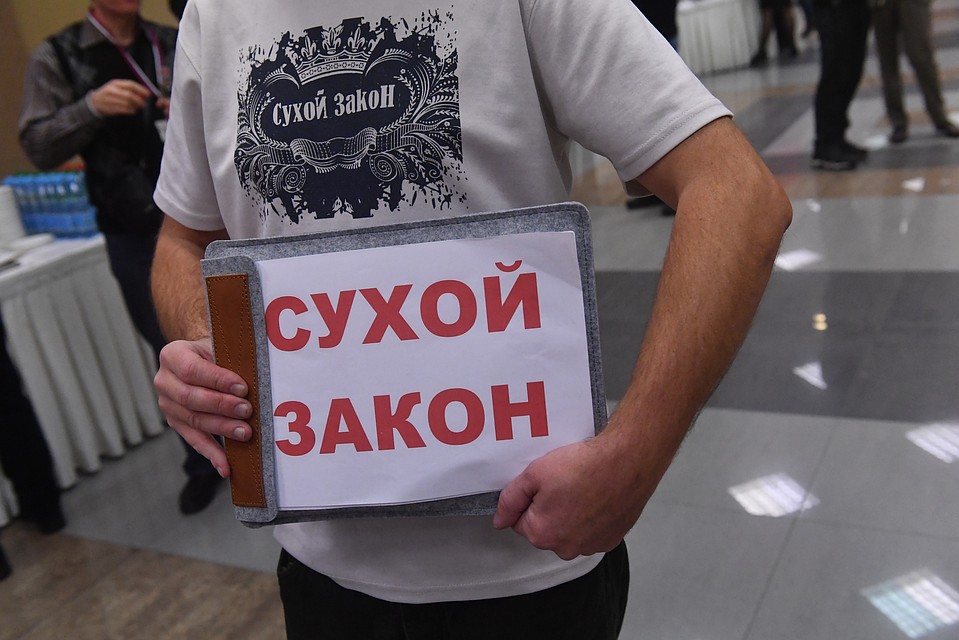 Горячмтельные напитки на празднике нельзя будет купить.