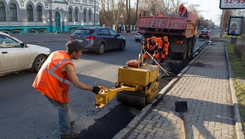 В Томске продолжают ремонтировать дороги. Фото: РИА Томск