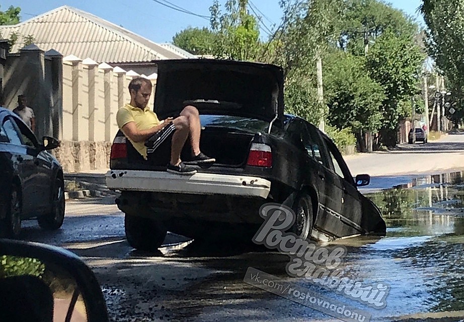 Фото с места ЧП от пользователя ВК Vi Bolotova из группы "Ростов Главный"