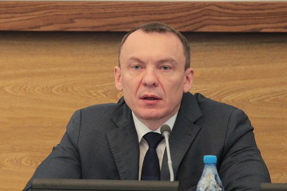 Генеральный директор Сибирской генерирующей компании Михаил Кузнецов, в формате круглого стола, лично общался с представителями новосибирской общественности и власти на тему безопасности перехода ТЭЦ-5 на бурый уголь.