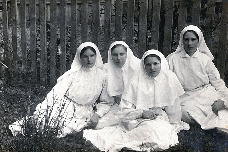 Санитарки военного времени. Витебск, 1915. Фото из архива Александра Самовича.