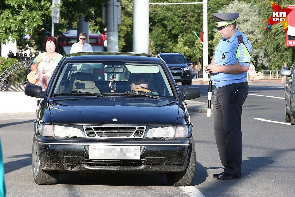 На выезде из Беларуси россиянам предъявляют сразу все штрафы, которые накопились за время пребывания в стране.