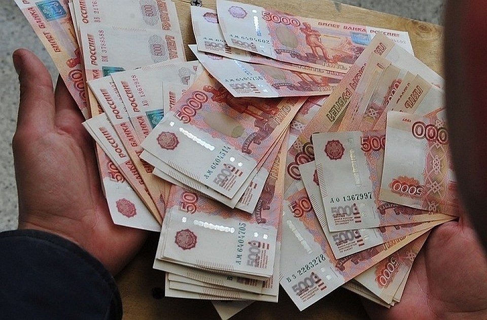 Неплательщица встала на путь исправления и возмещает клиентам моральный ущерб