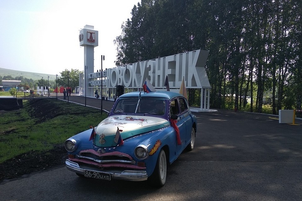 Обновленная стела появилась на въезде в Новокузнецк