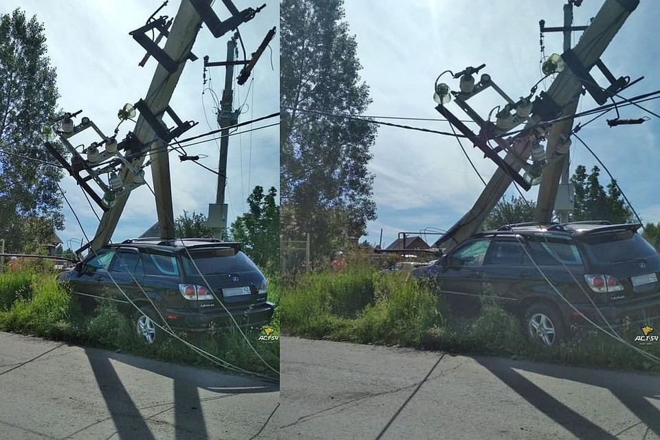 Машина врезалась в опору ЛЭП.